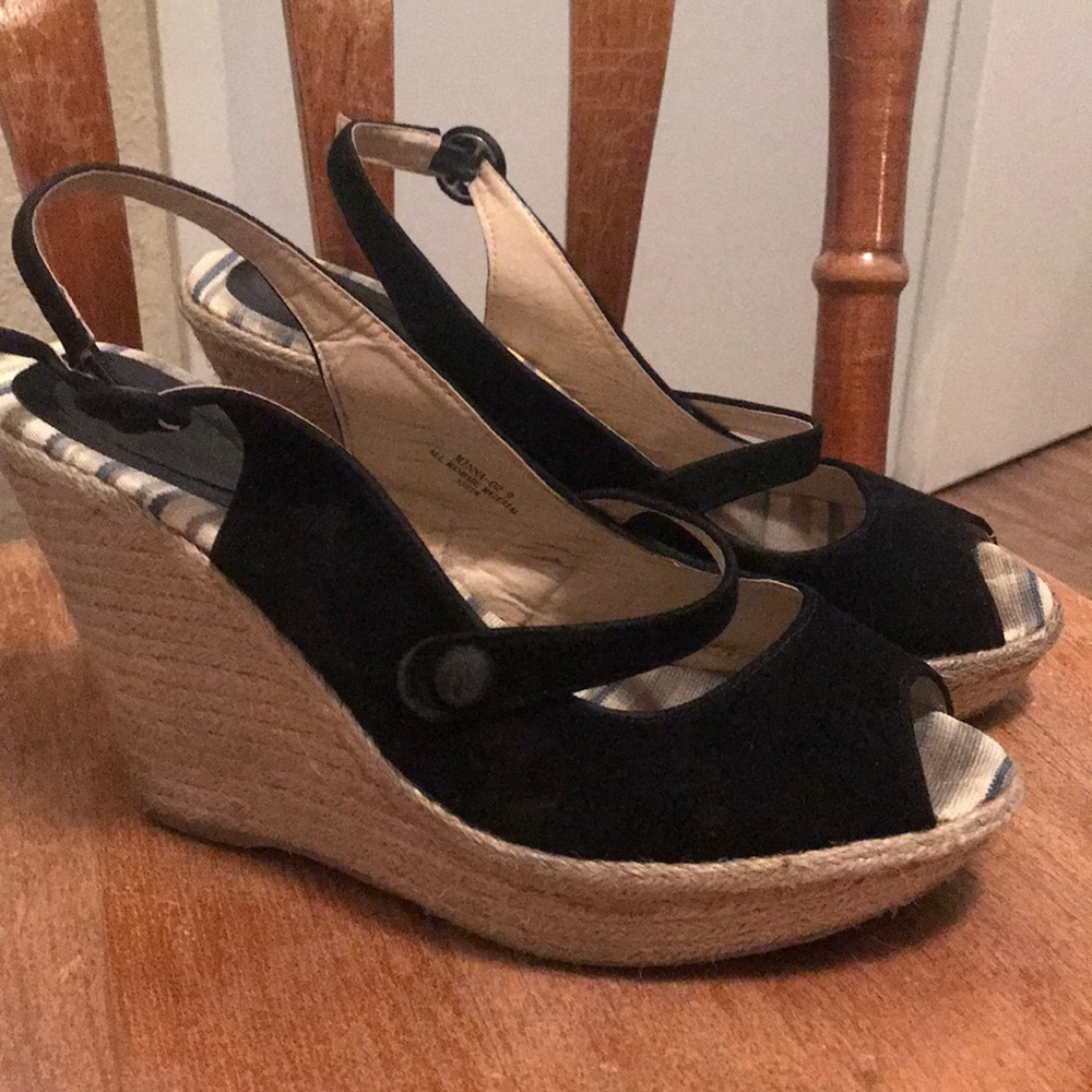 Black wedge heels